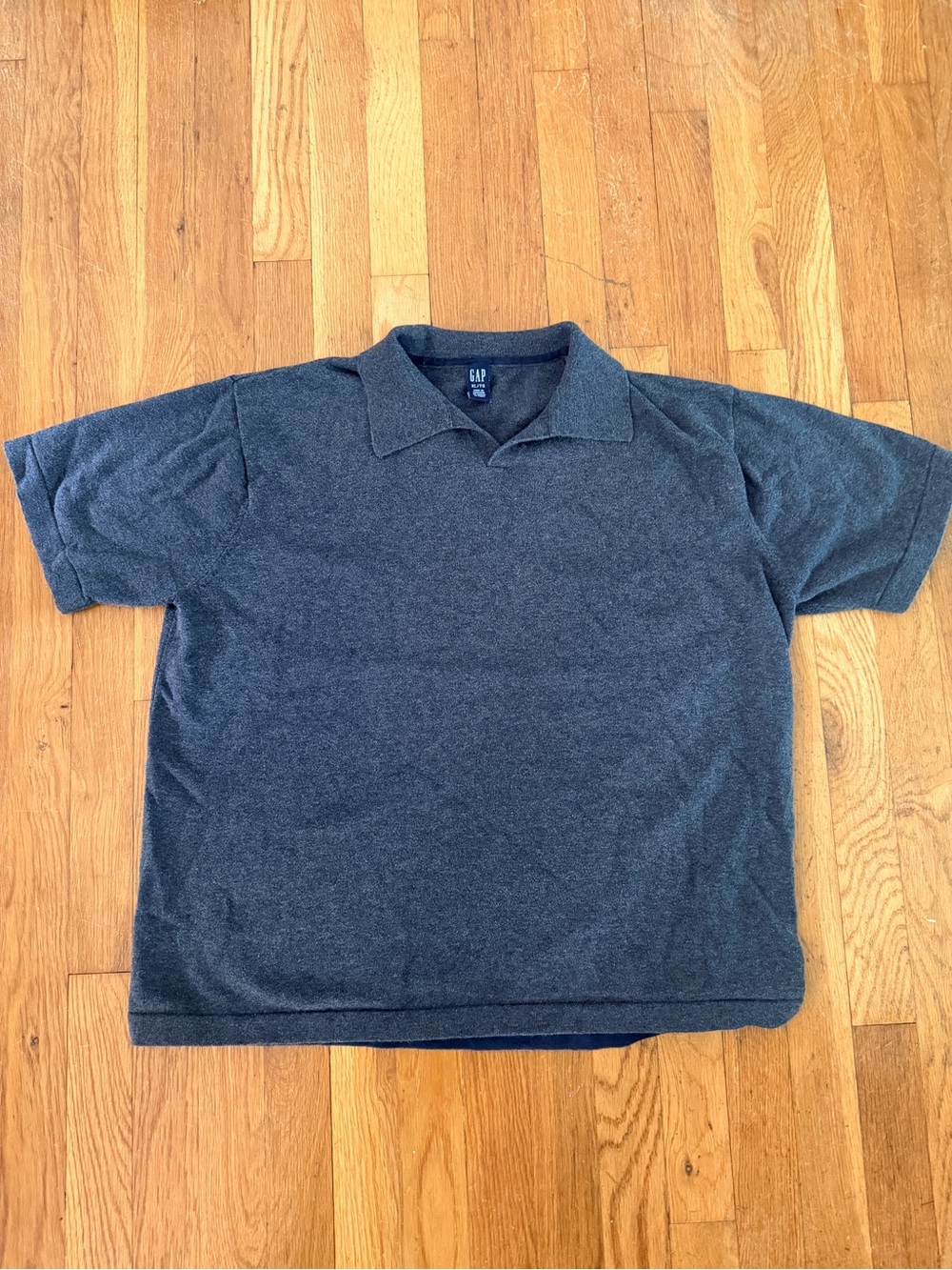 GAP boy’s Short Sleeve Polo in Charcoal